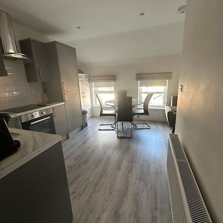 Westland Suites - Stylish, Modern, Elegant, Central Apartments A Londonderry ภายนอก รูปภาพ