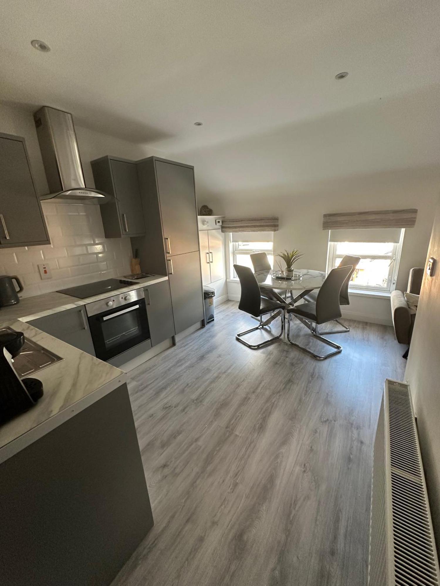 Westland Suites - Stylish, Modern, Elegant, Central Apartments A Londonderry ภายนอก รูปภาพ
