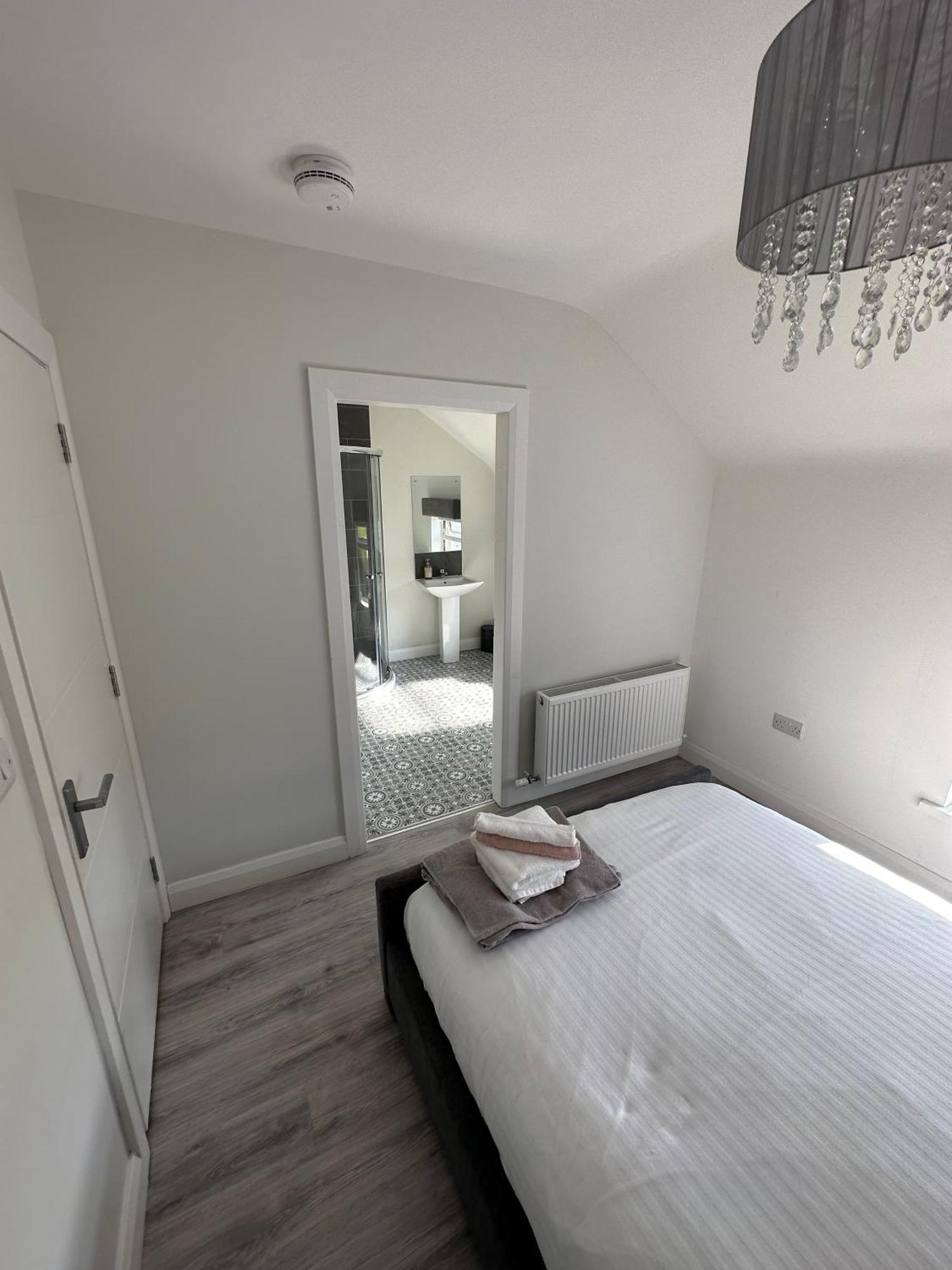 Westland Suites - Stylish, Modern, Elegant, Central Apartments A Londonderry ภายนอก รูปภาพ