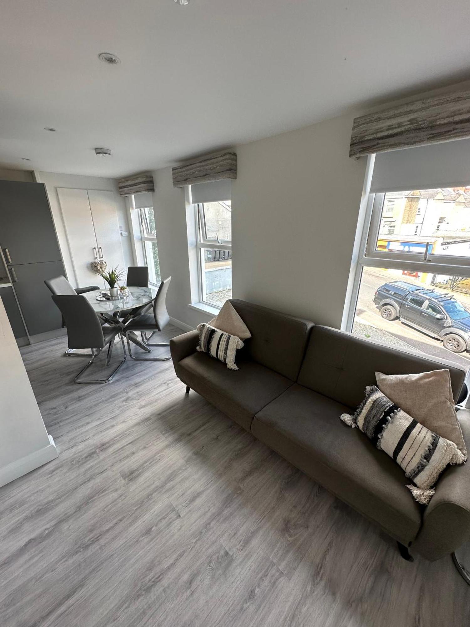 Westland Suites - Stylish, Modern, Elegant, Central Apartments A Londonderry ภายนอก รูปภาพ