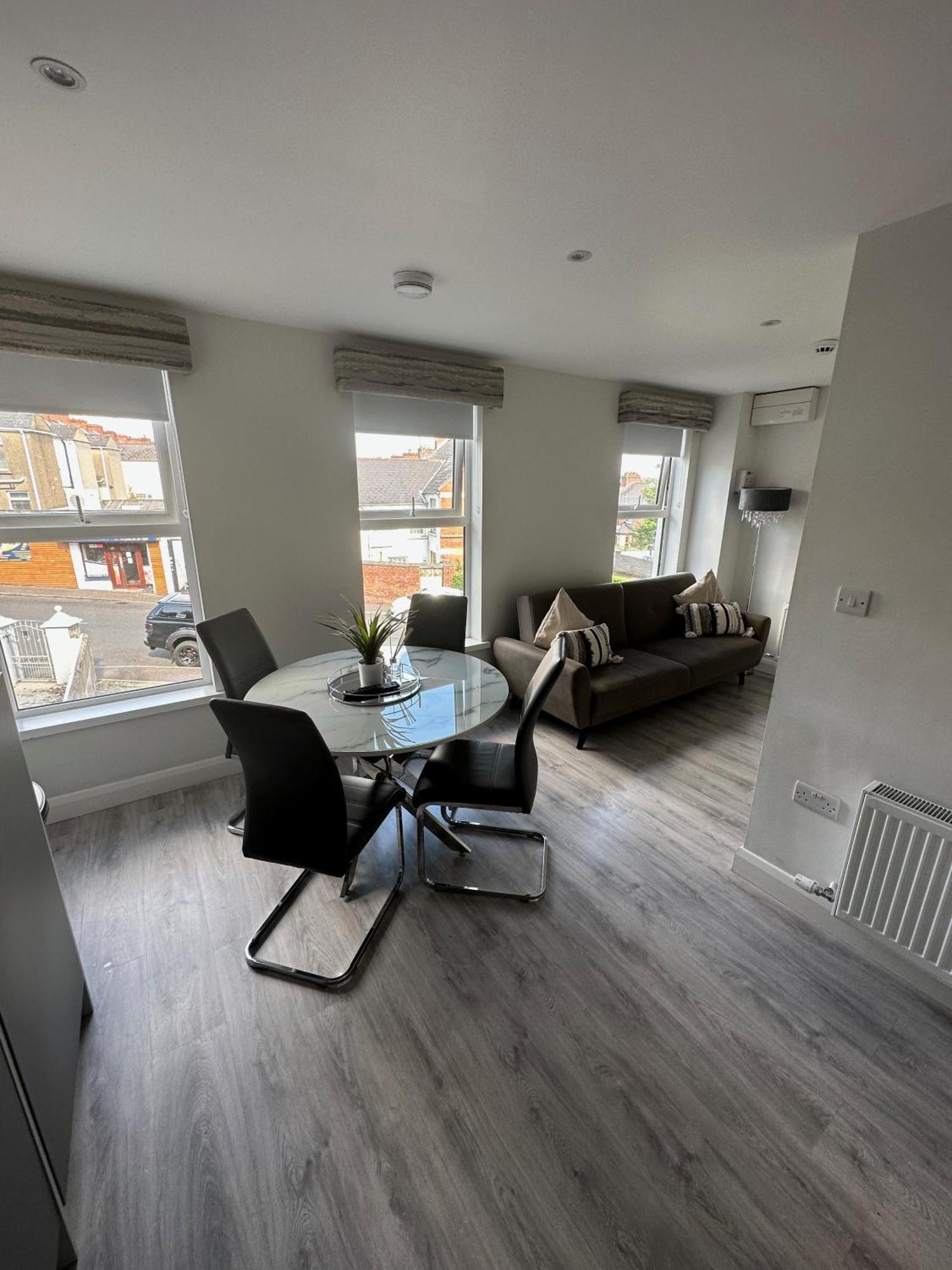 Westland Suites - Stylish, Modern, Elegant, Central Apartments A Londonderry ภายนอก รูปภาพ