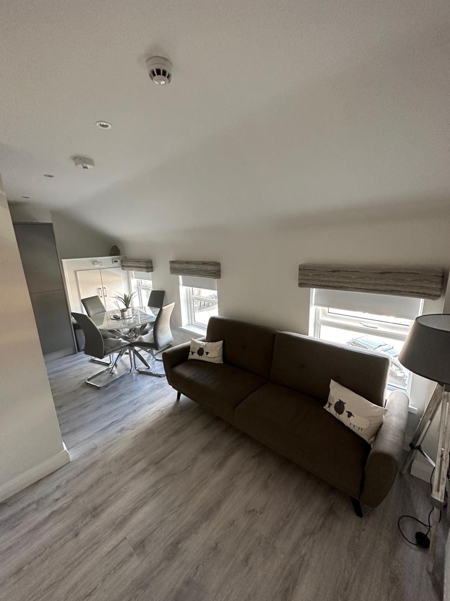 Westland Suites - Stylish, Modern, Elegant, Central Apartments A Londonderry ภายนอก รูปภาพ