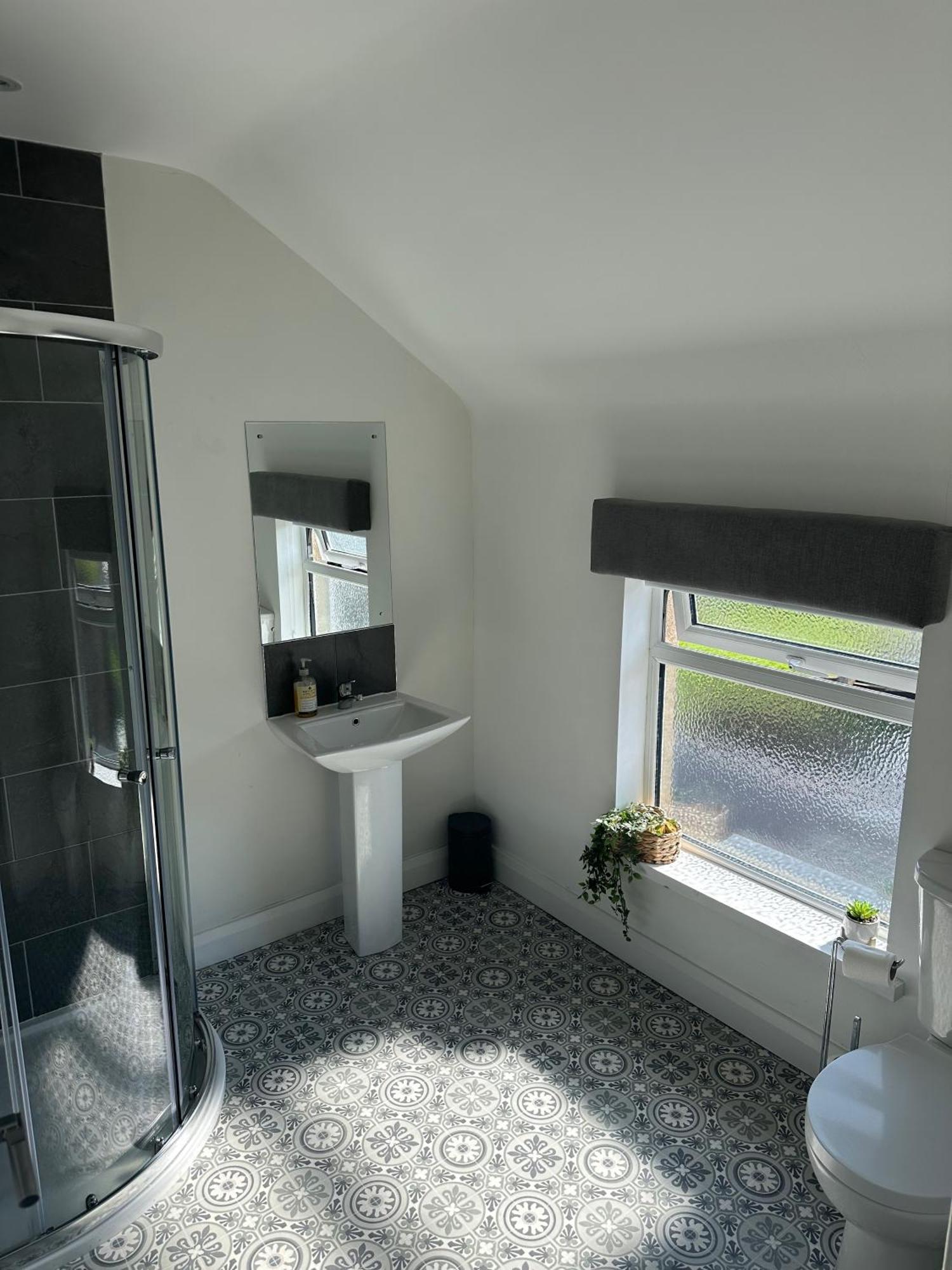 Westland Suites - Stylish, Modern, Elegant, Central Apartments A Londonderry ภายนอก รูปภาพ