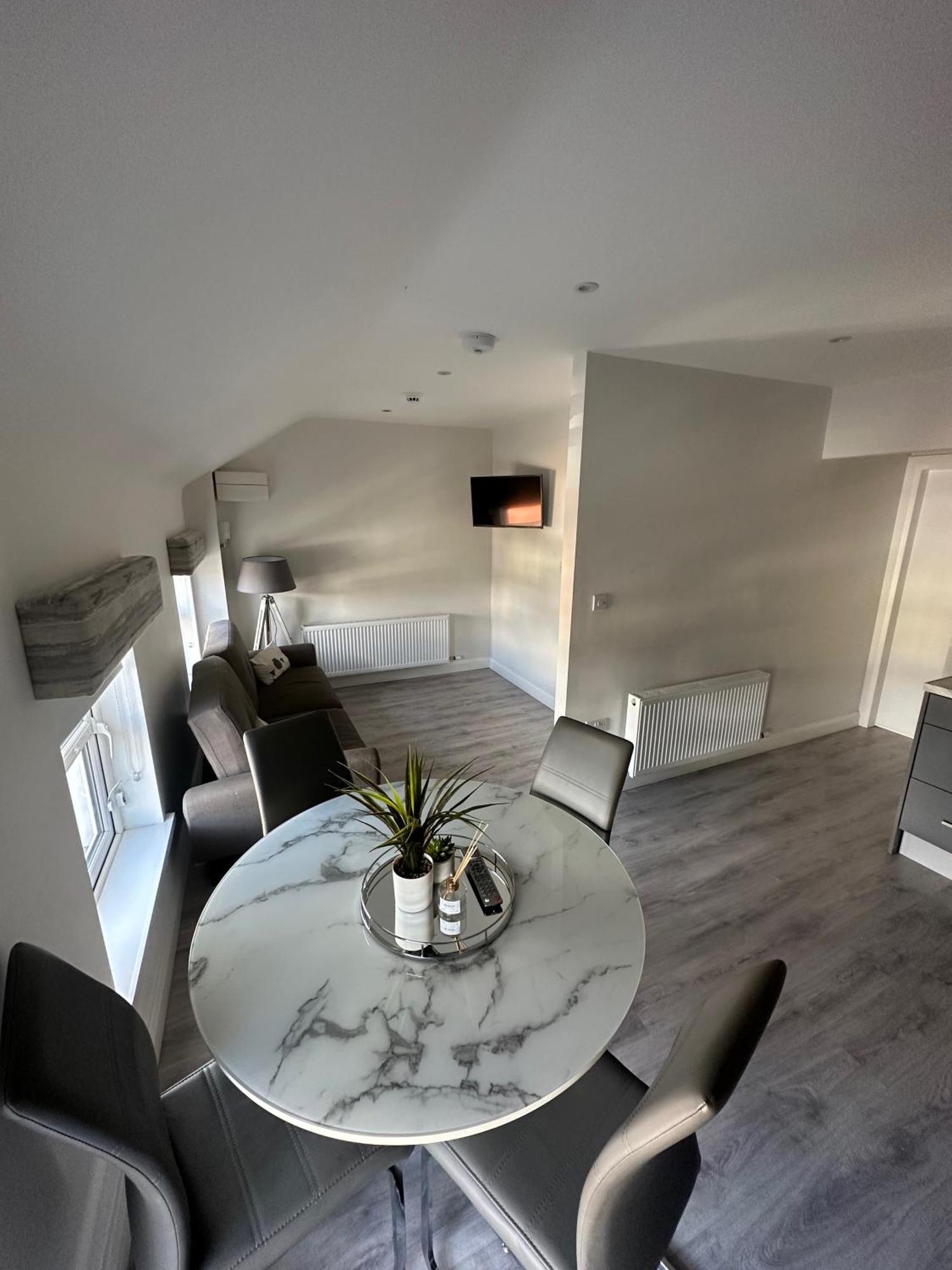 Westland Suites - Stylish, Modern, Elegant, Central Apartments A Londonderry ภายนอก รูปภาพ