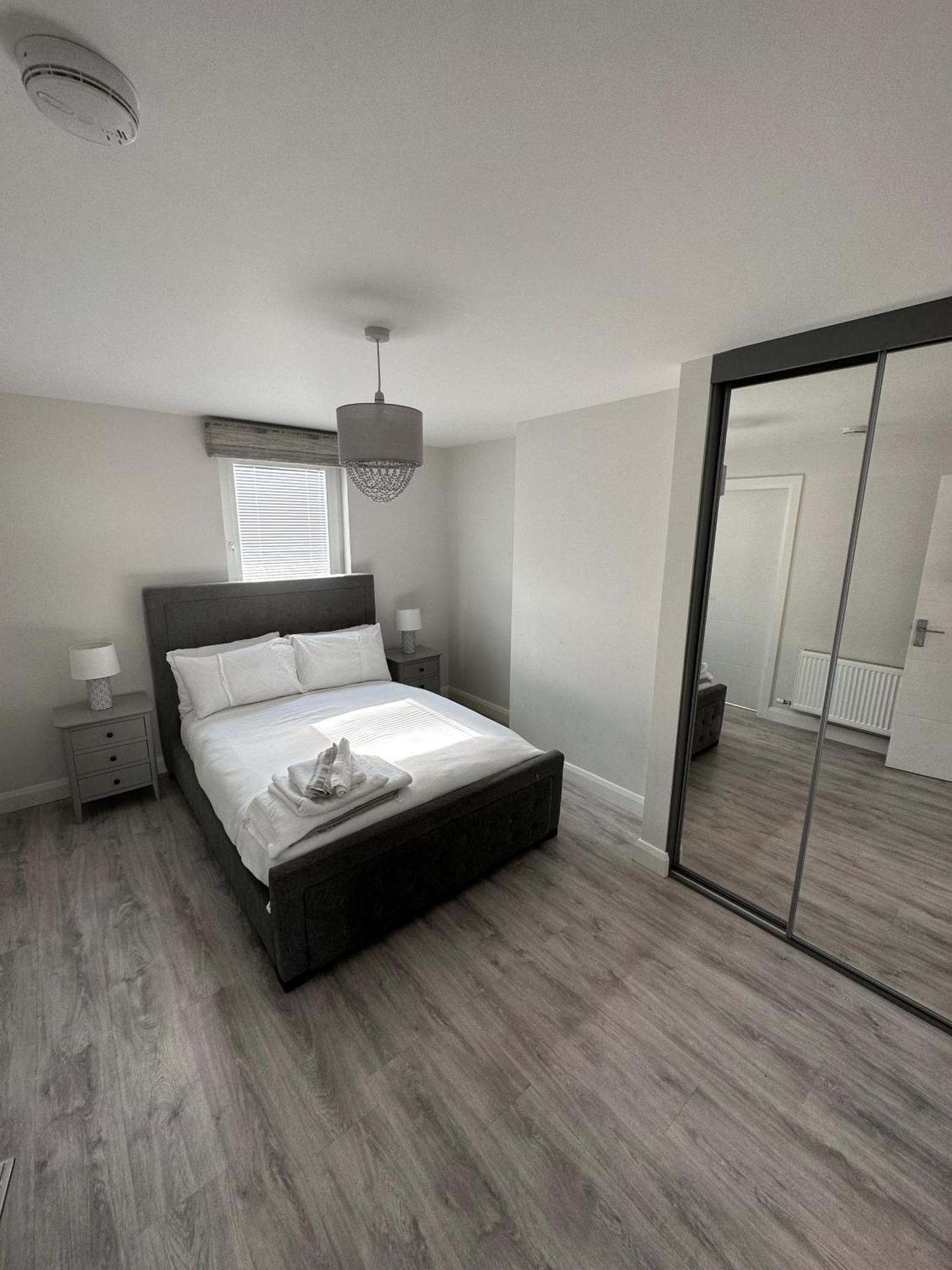 Westland Suites - Stylish, Modern, Elegant, Central Apartments A Londonderry ภายนอก รูปภาพ