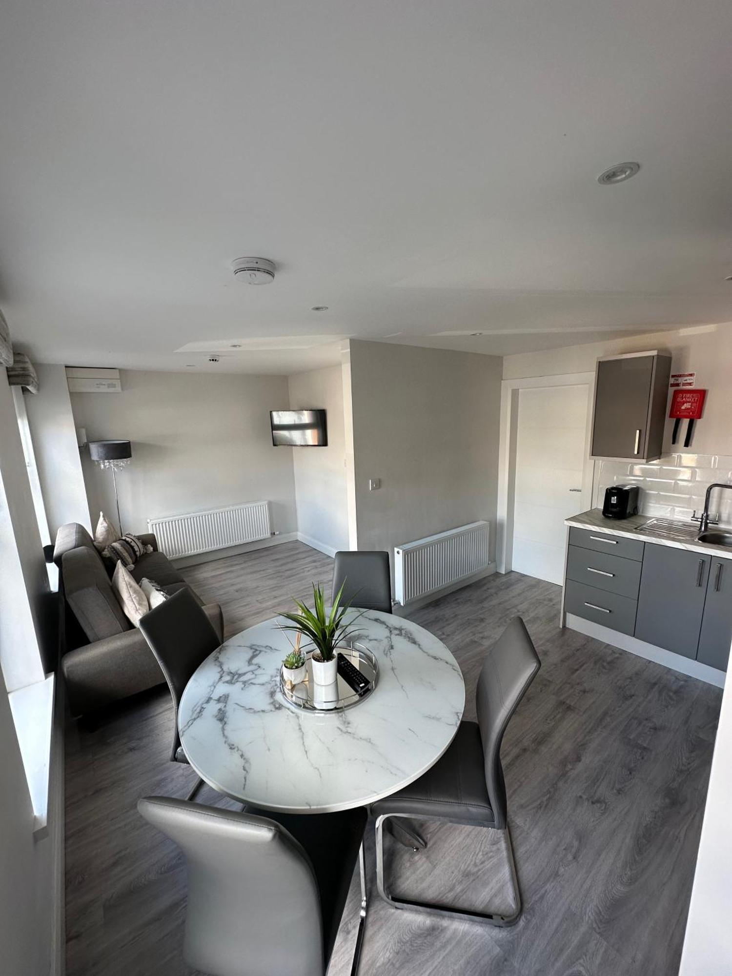 Westland Suites - Stylish, Modern, Elegant, Central Apartments A Londonderry ภายนอก รูปภาพ
