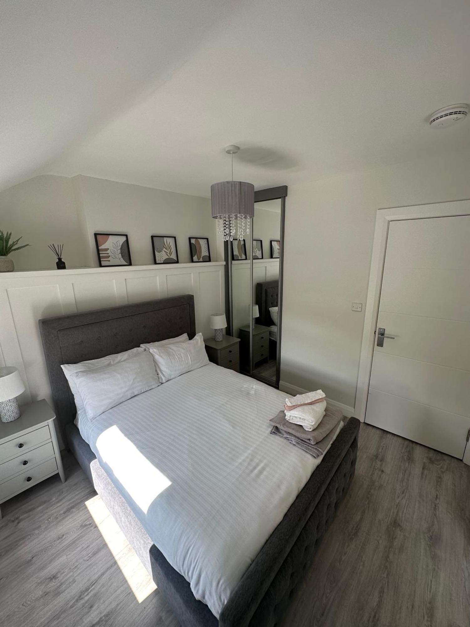 Westland Suites - Stylish, Modern, Elegant, Central Apartments A Londonderry ภายนอก รูปภาพ