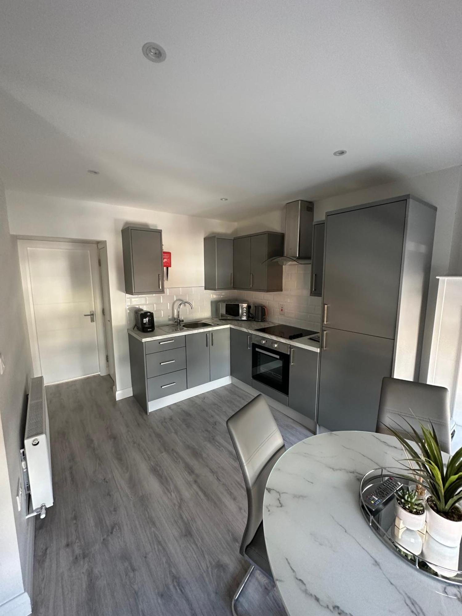 Westland Suites - Stylish, Modern, Elegant, Central Apartments A Londonderry ภายนอก รูปภาพ